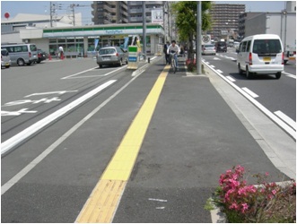 歩道における点字プレート『アイリード』の歩道設置